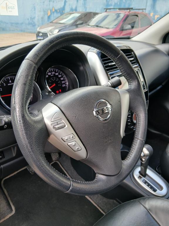 NISSAN Versa Sedan - Foto