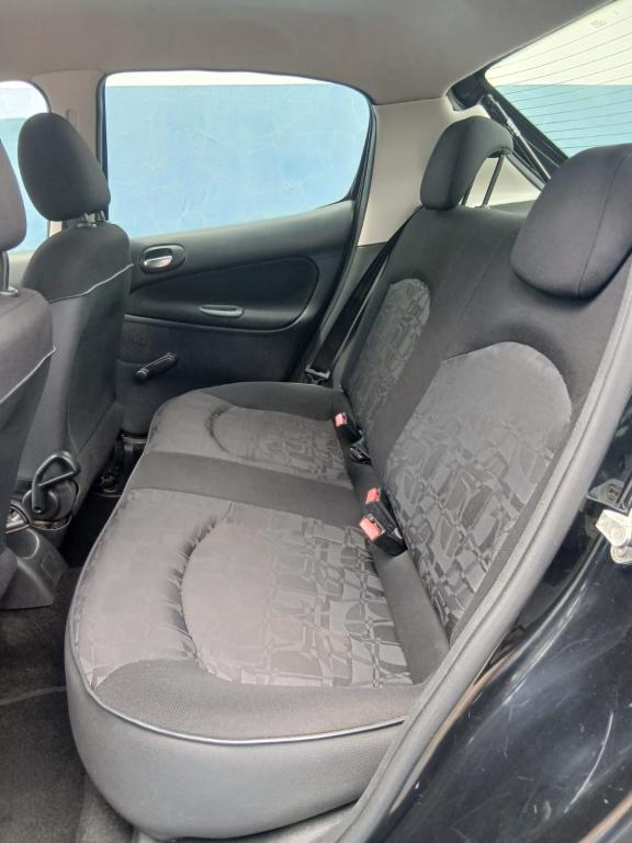 PEUGEOT 207 Hatch - Foto