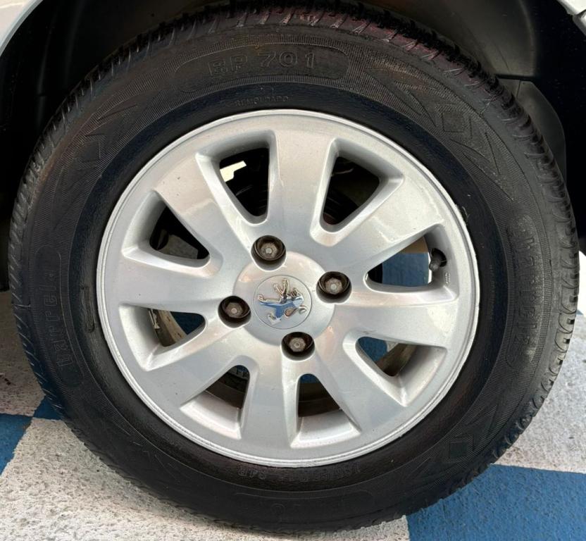 PEUGEOT 207 Hatch - Foto