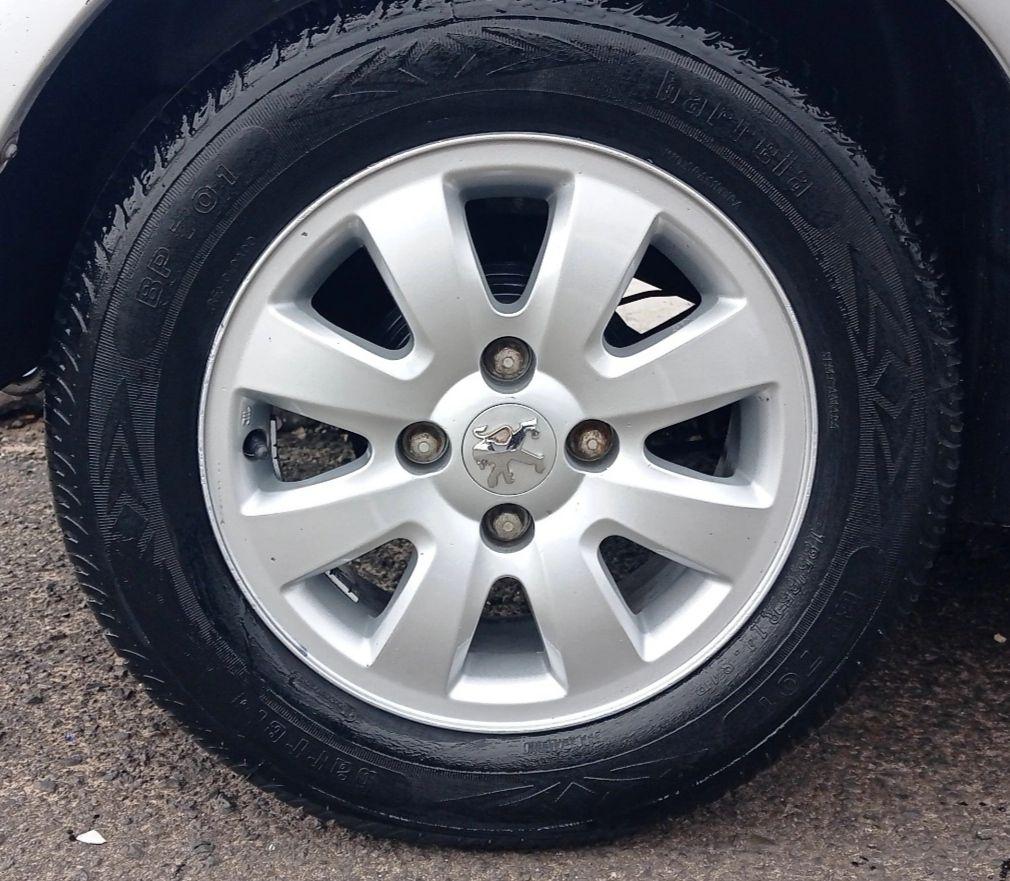 PEUGEOT 207 Hatch - Foto