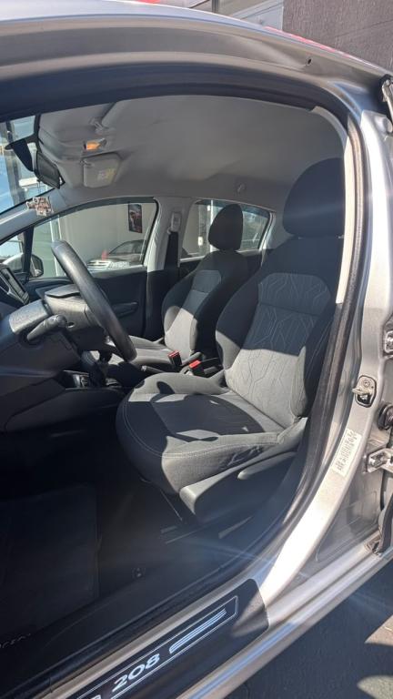 PEUGEOT 208 - Foto