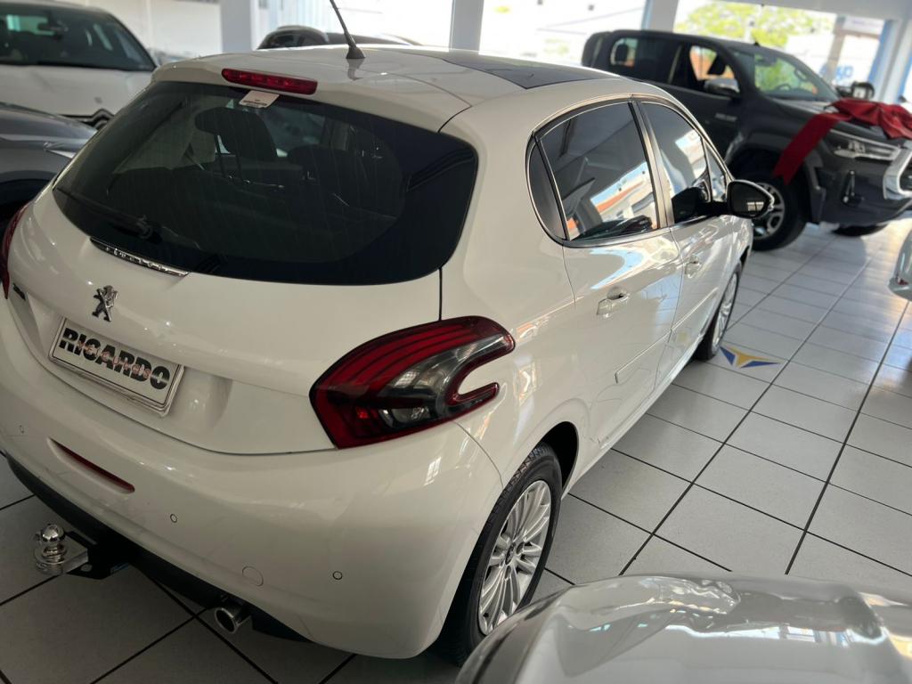 PEUGEOT 208 - Foto