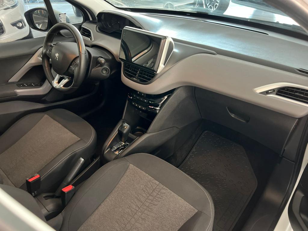 PEUGEOT 208 - Foto