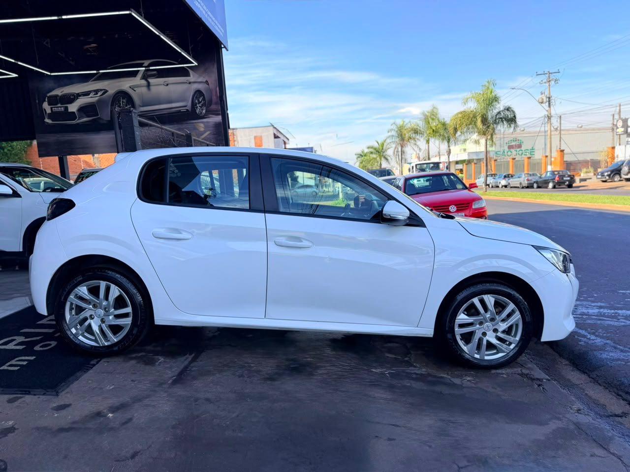PEUGEOT 208 - Foto