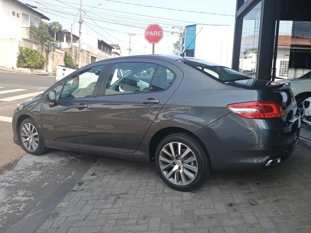 PEUGEOT 408 Sedan - Foto