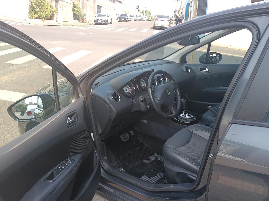 PEUGEOT 408 Sedan - Foto