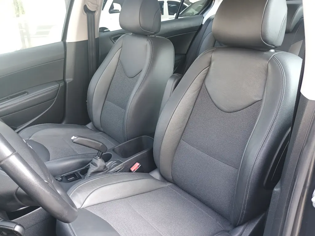 PEUGEOT 408 Sedan - Foto