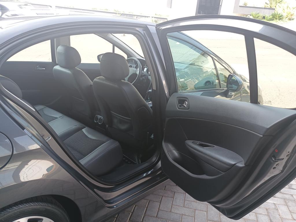 PEUGEOT 408 Sedan - Foto