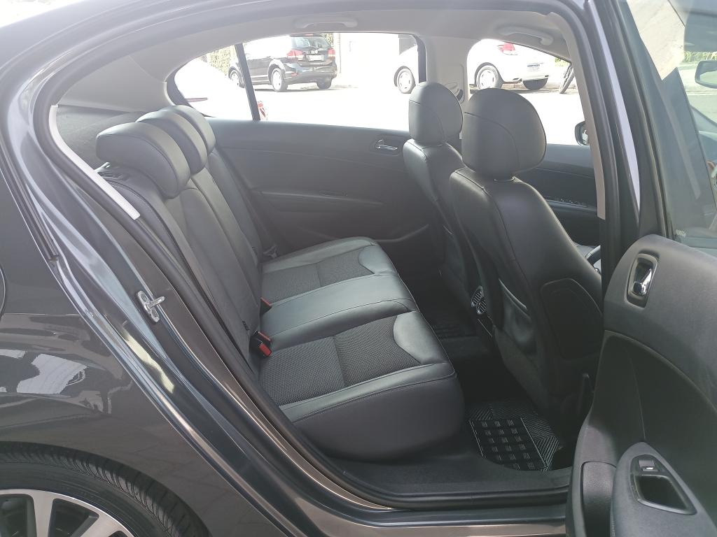 PEUGEOT 408 Sedan - Foto