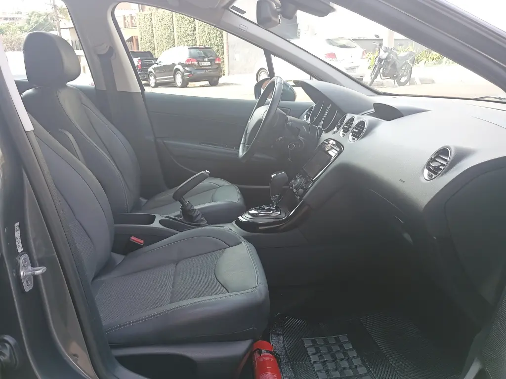 PEUGEOT 408 Sedan - Foto