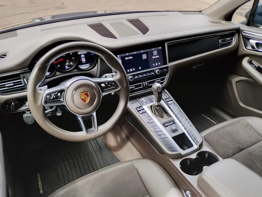 PORSCHE Macan - Foto