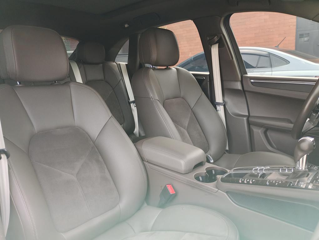 PORSCHE Macan - Foto