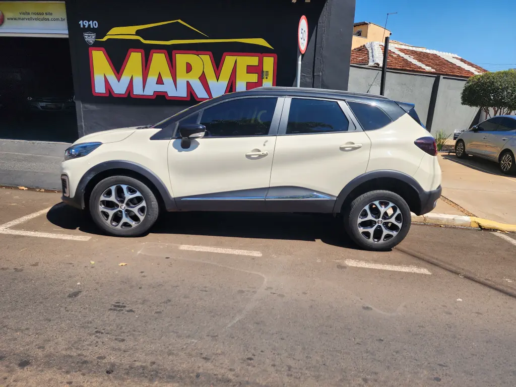 RENAULT Captur - Foto