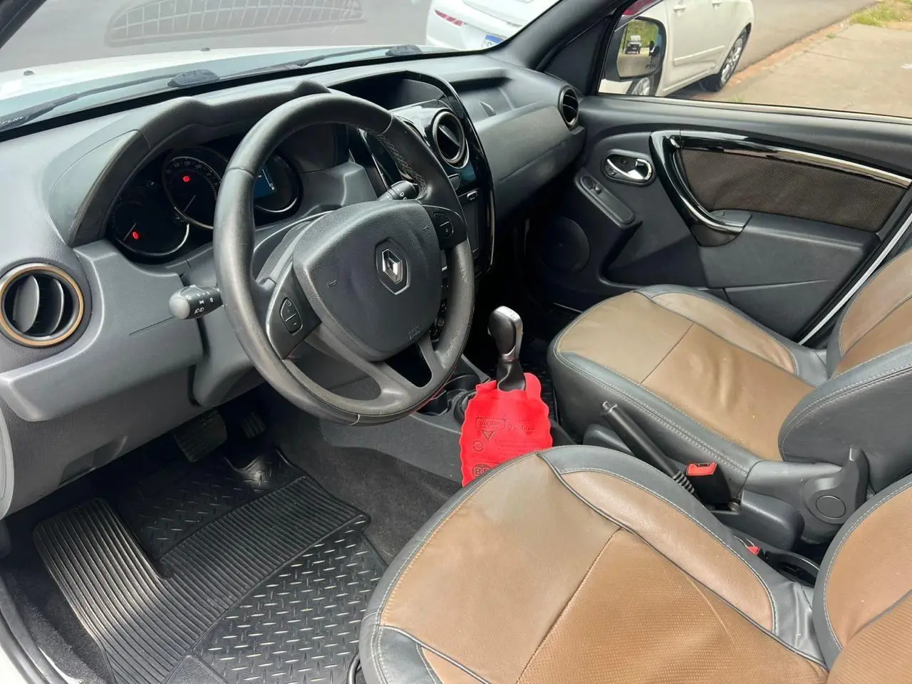 RENAULT Duster - Foto