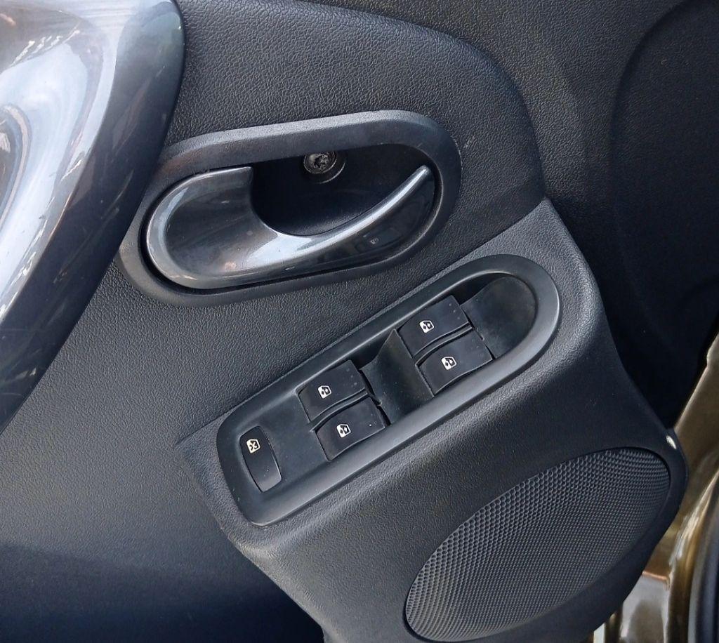 RENAULT Duster - Foto