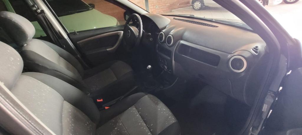 RENAULT Logan - Foto