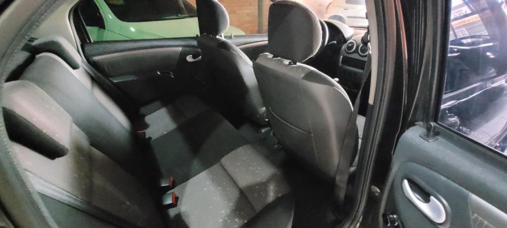 RENAULT Logan - Foto