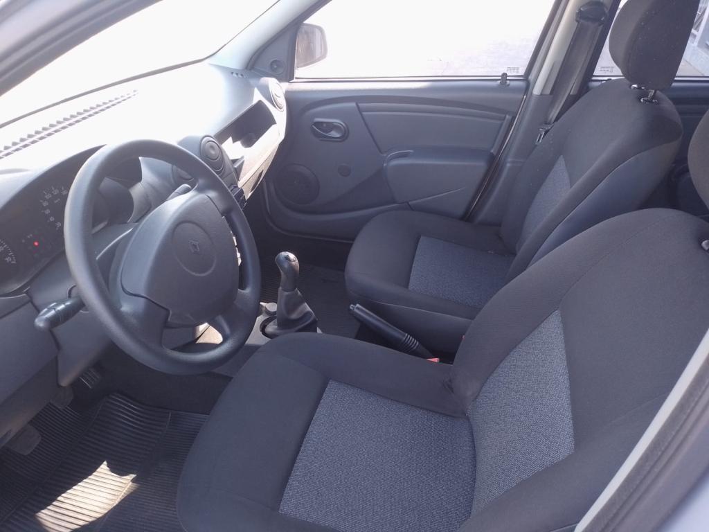 RENAULT Logan - Miniatura