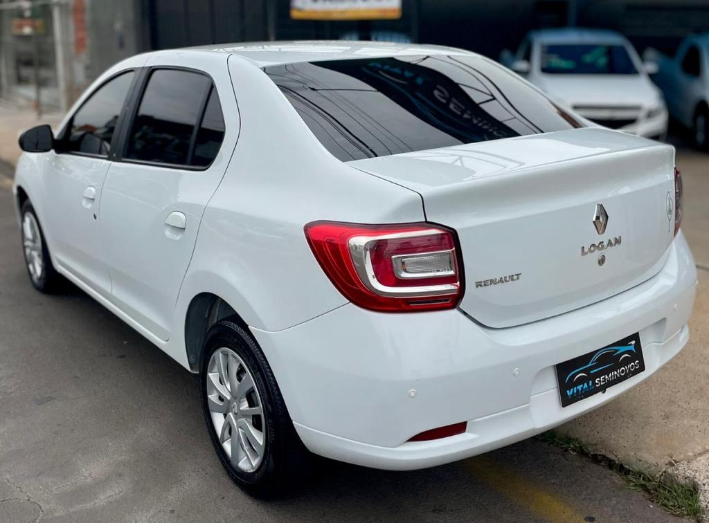 RENAULT Logan - Foto