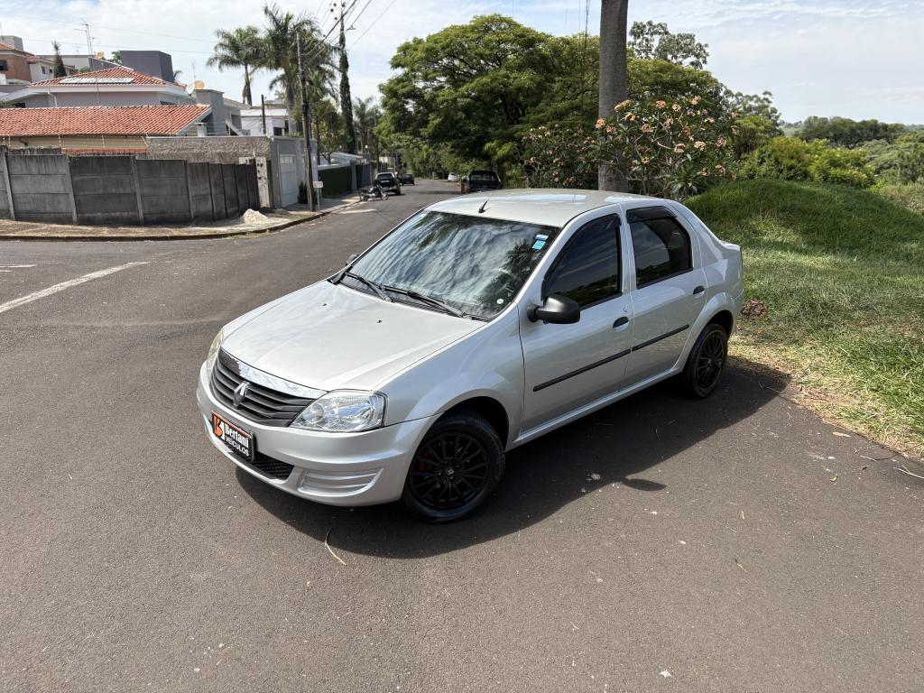 RENAULT Logan - Foto