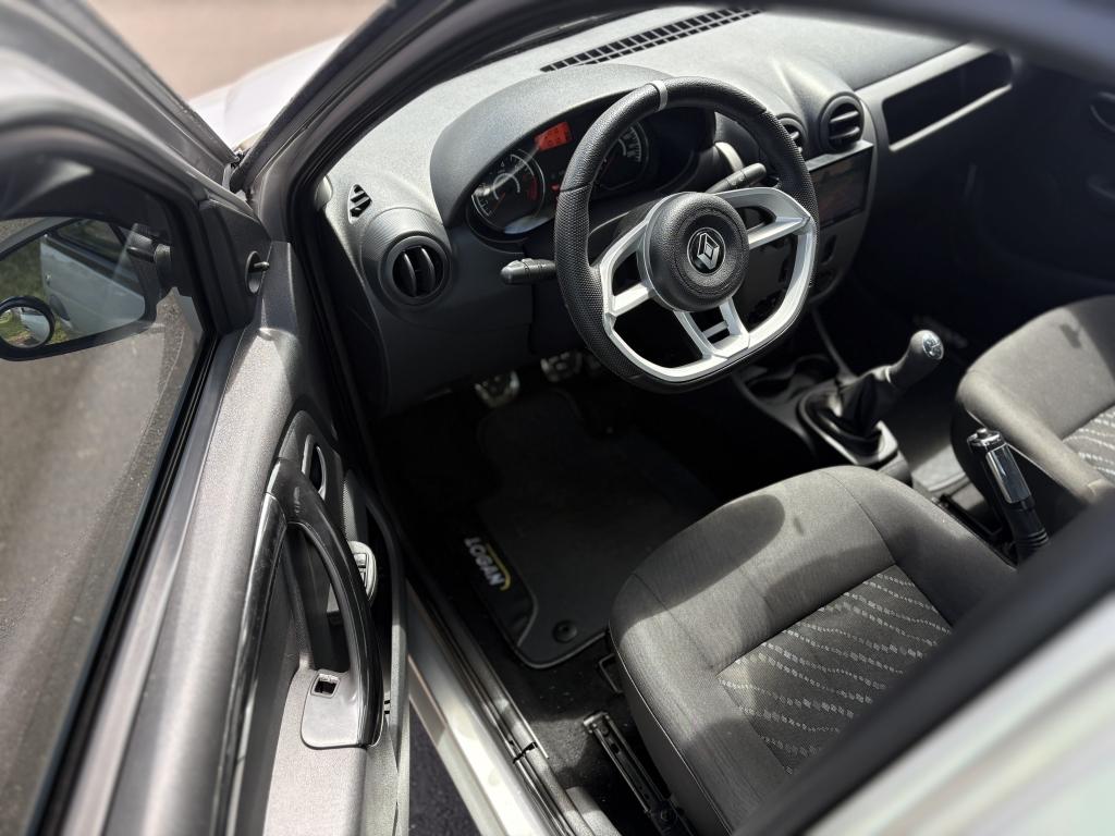 RENAULT Logan - Foto