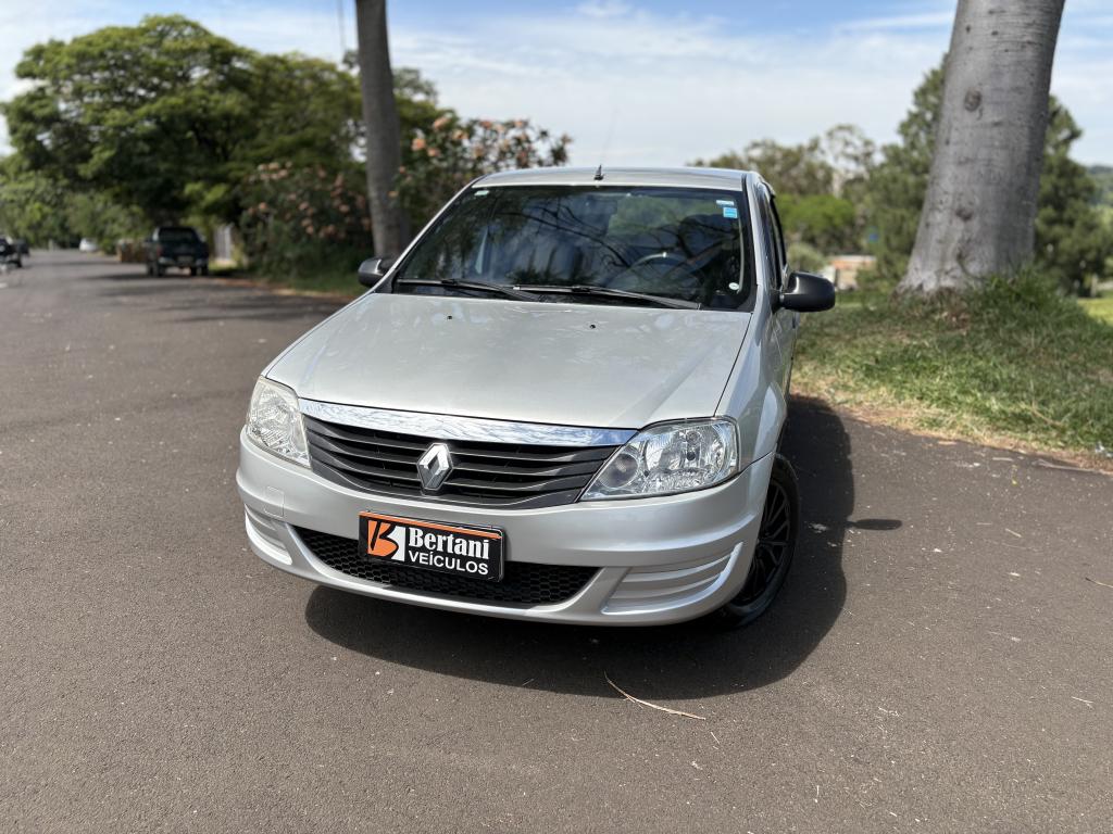 RENAULT Logan - Foto