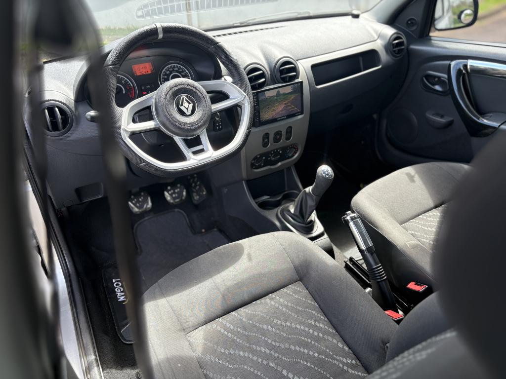 RENAULT Logan - Foto
