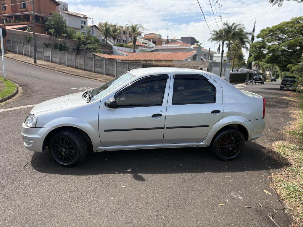 RENAULT Logan - Foto