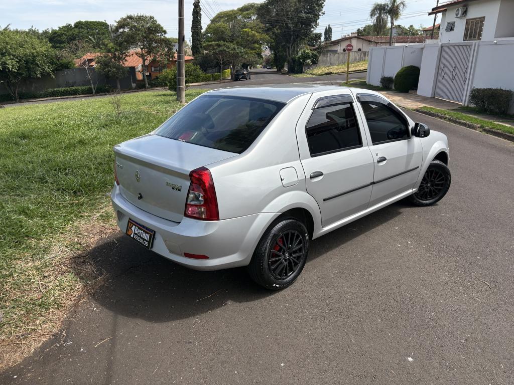 RENAULT Logan - Foto