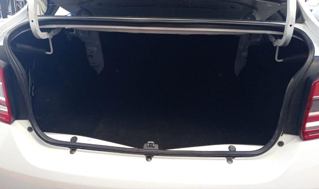 RENAULT Logan - Foto