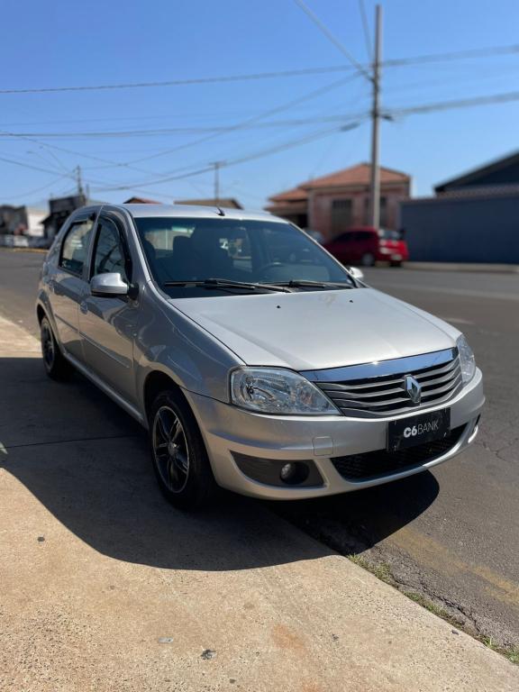 RENAULT Logan - Foto