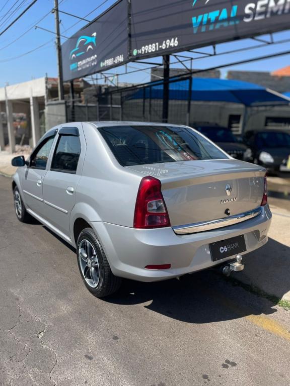 RENAULT Logan - Foto