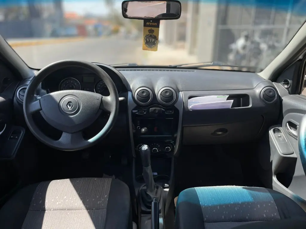 RENAULT Logan - Foto