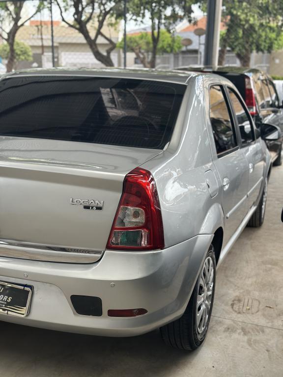 RENAULT Logan - Foto