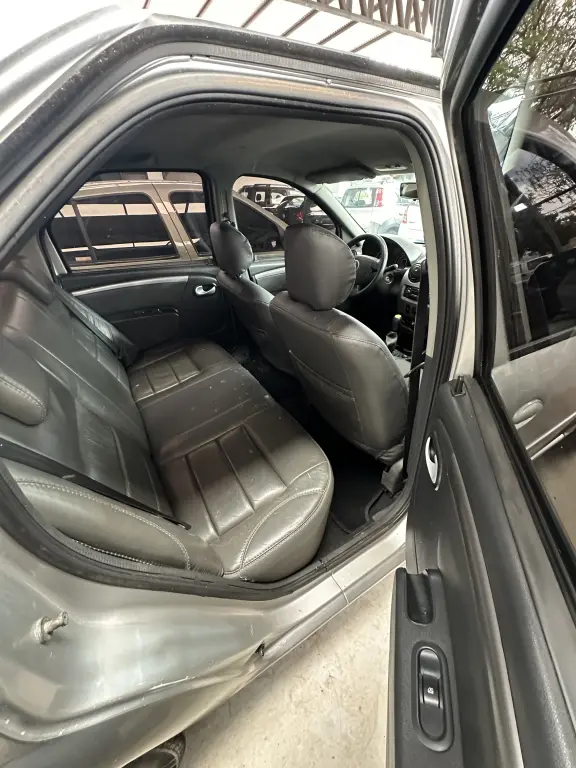 RENAULT Logan - Foto