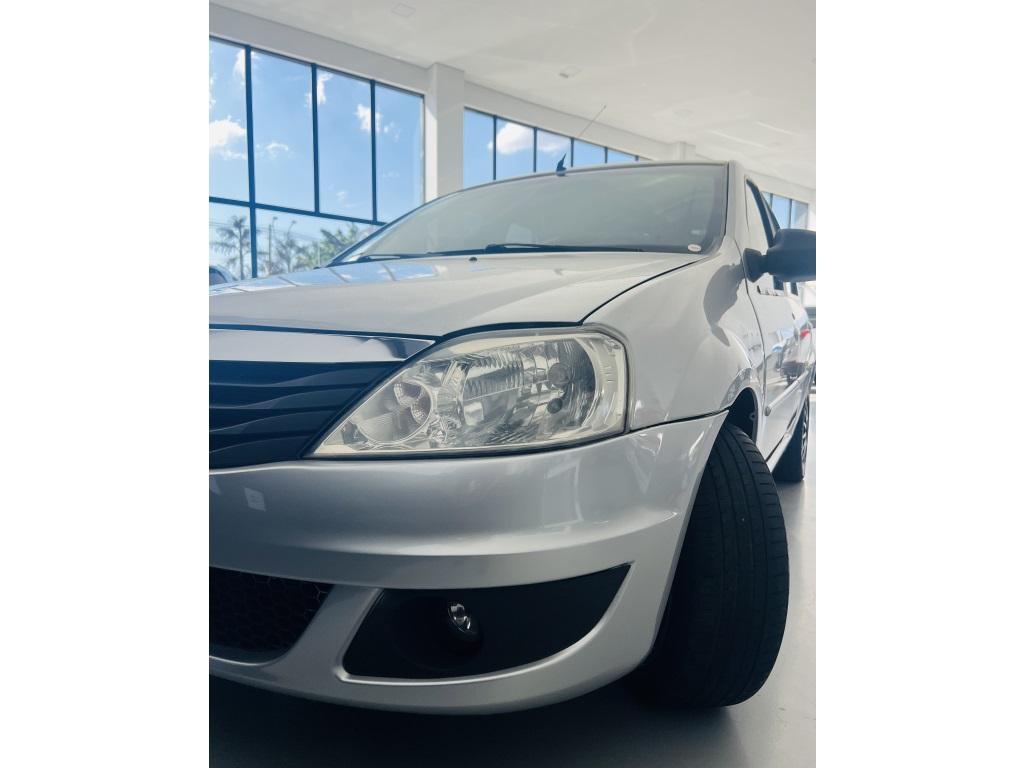 RENAULT Logan - Foto