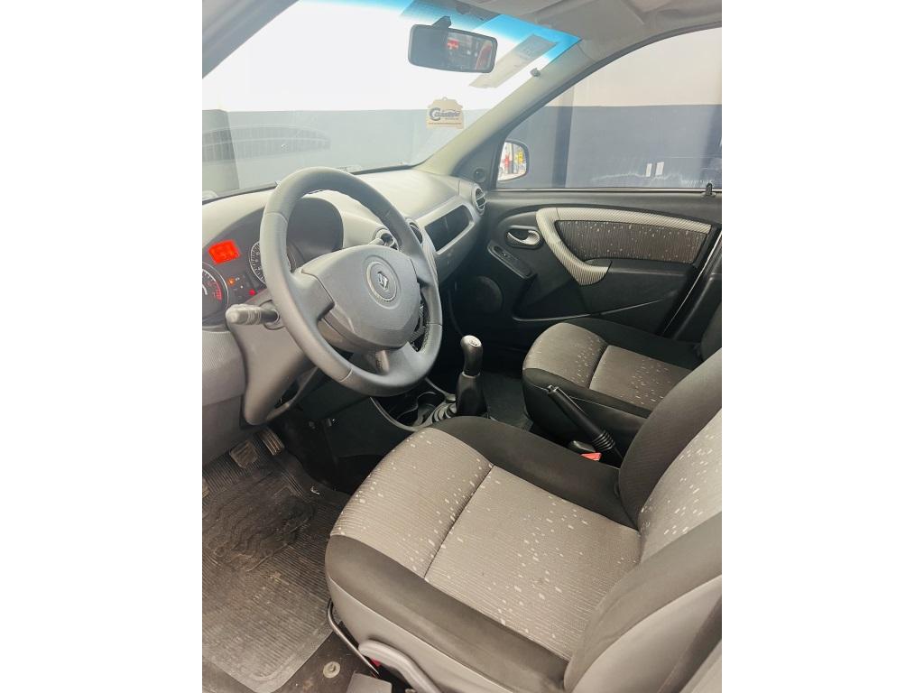 RENAULT Logan - Foto