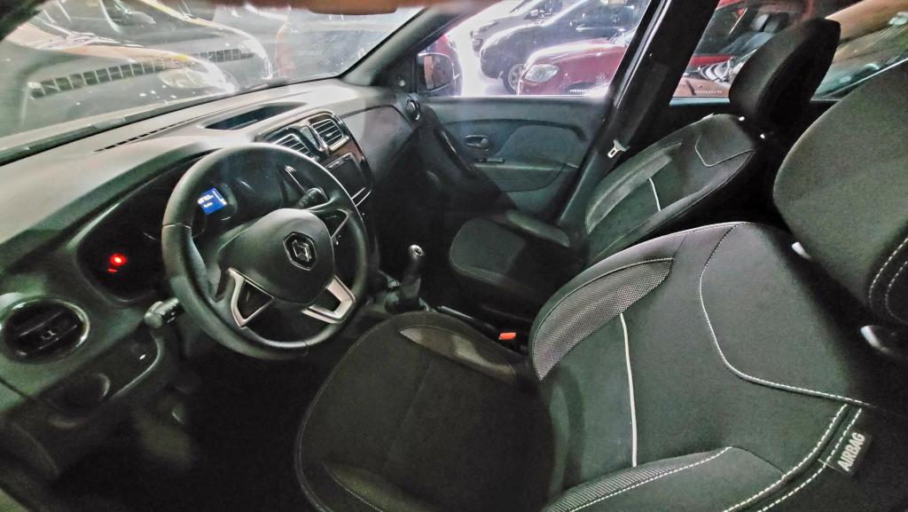 RENAULT Sandero - Foto