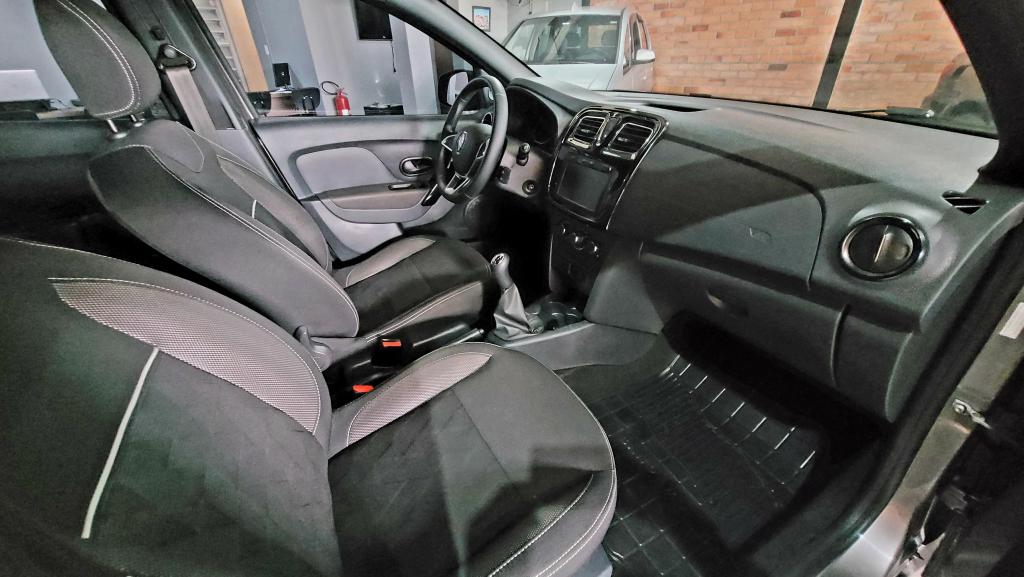 RENAULT Sandero - Foto