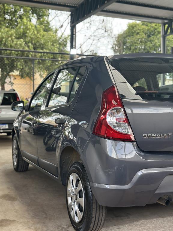 RENAULT Sandero - Foto