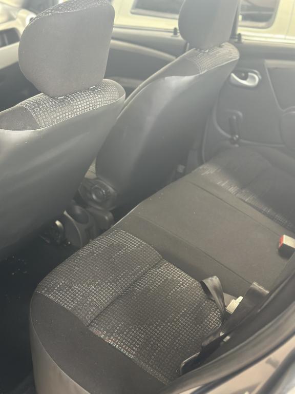 RENAULT Sandero - Foto