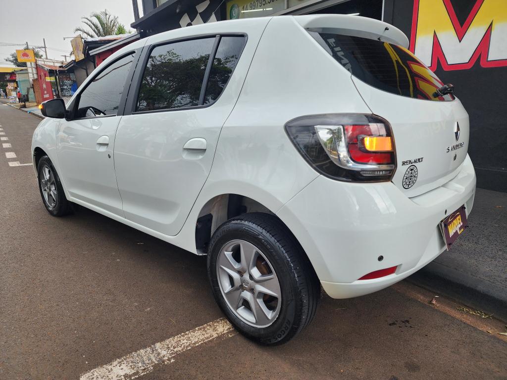 RENAULT Sandero - Foto