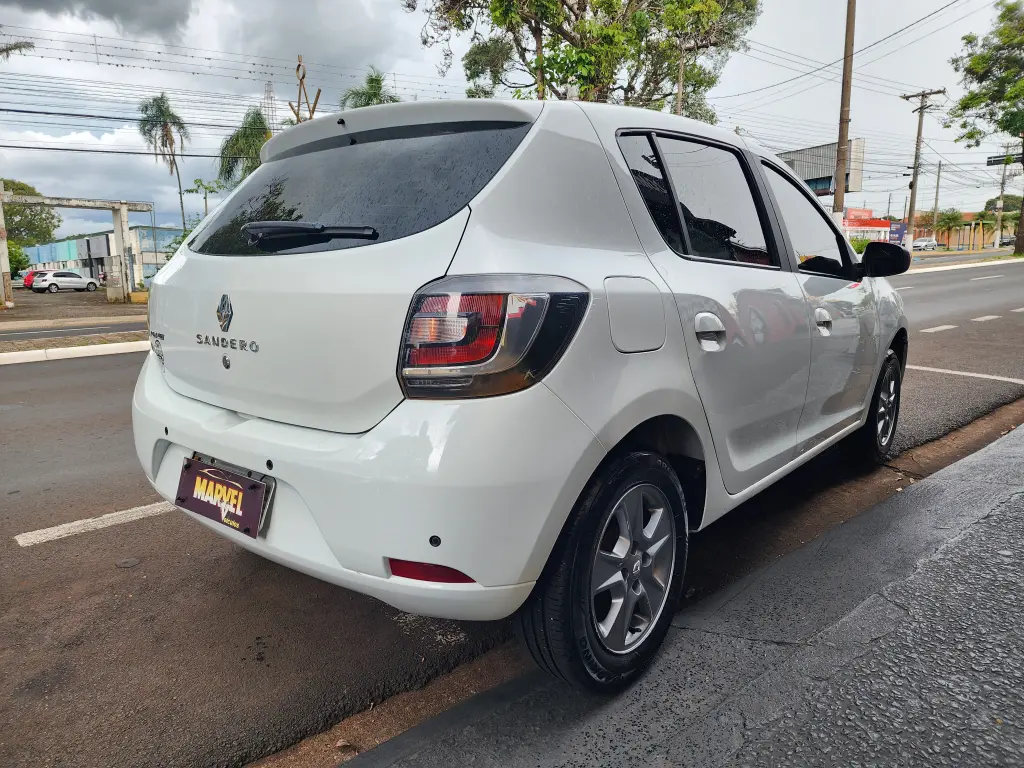 RENAULT Sandero - Foto