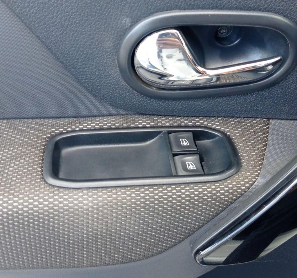 RENAULT Sandero - Foto