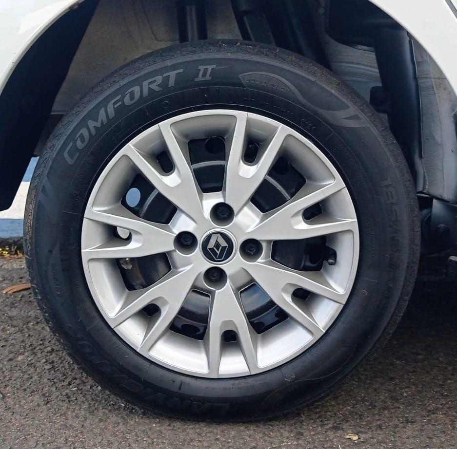 RENAULT Sandero - Foto