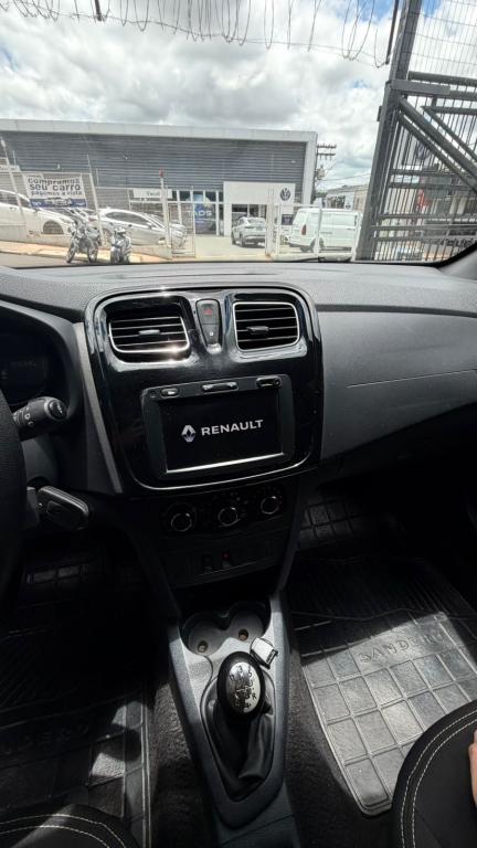 RENAULT Sandero - Foto