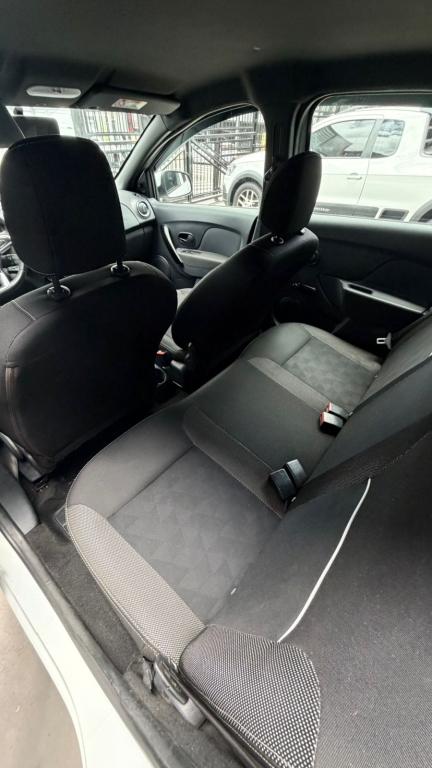 RENAULT Sandero - Foto