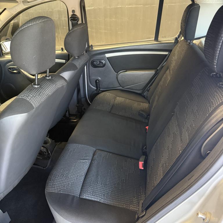 RENAULT Sandero - Foto