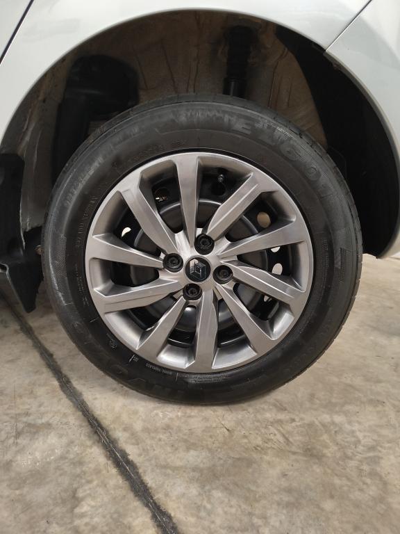 RENAULT Sandero - Foto