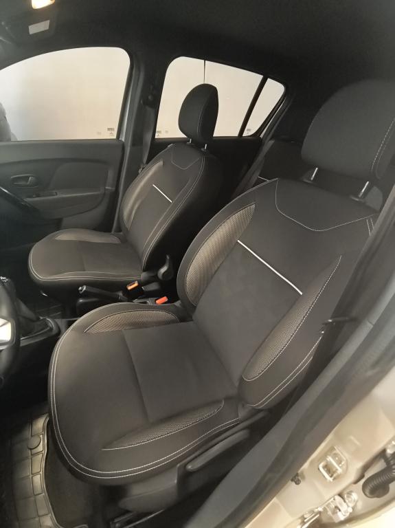 RENAULT Sandero - Foto